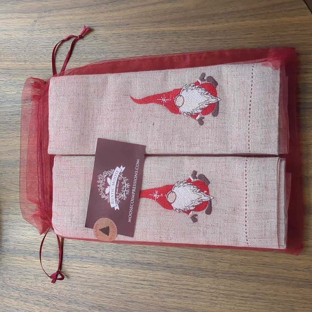 Holiday Gnome Cloth Napkins (Set of 4) NEW Never Used